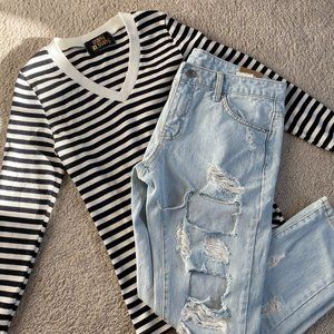 Ssongbyssong Fitted Knit V-neck